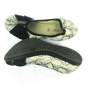 Cushion Aire size 6 Snake Skin Black Fold Up Flats